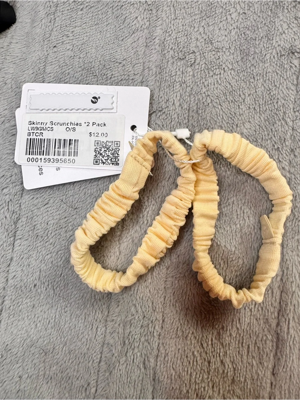lululemon athletica Skinny Scrunchies 2-Pack in Pale Yellow